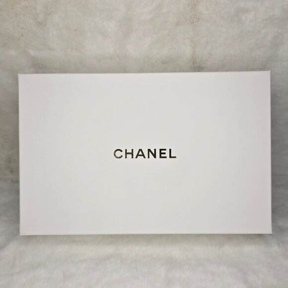 CHANEL Empty Gift Box L8.5"xH5.5"xW2" - Picture 1 of 3